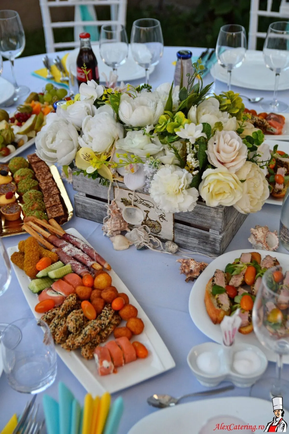 Galerie Foto 6 aranjament masa flori aperitive nunta bacau