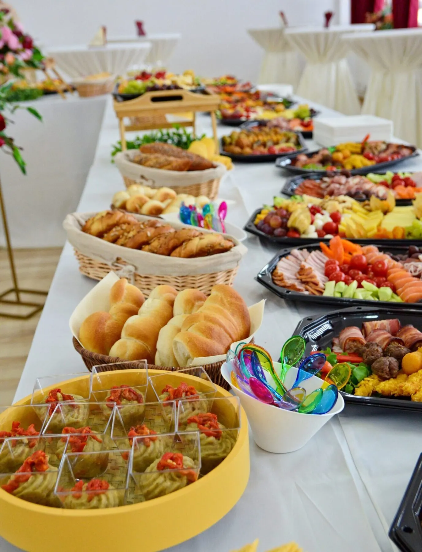 Galerie Foto 10 bufet aperitive cosuri paine catering bacau
