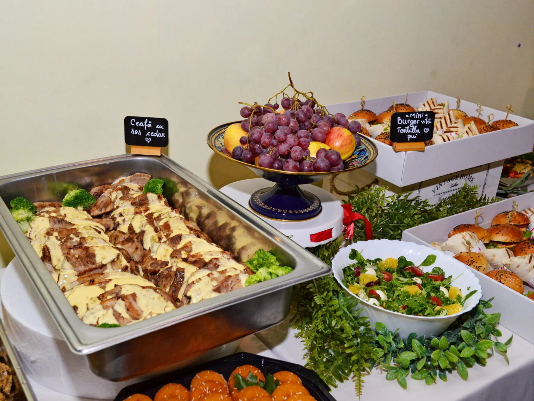 Galerie Foto 13 bufet cald fructe salate catering bacau