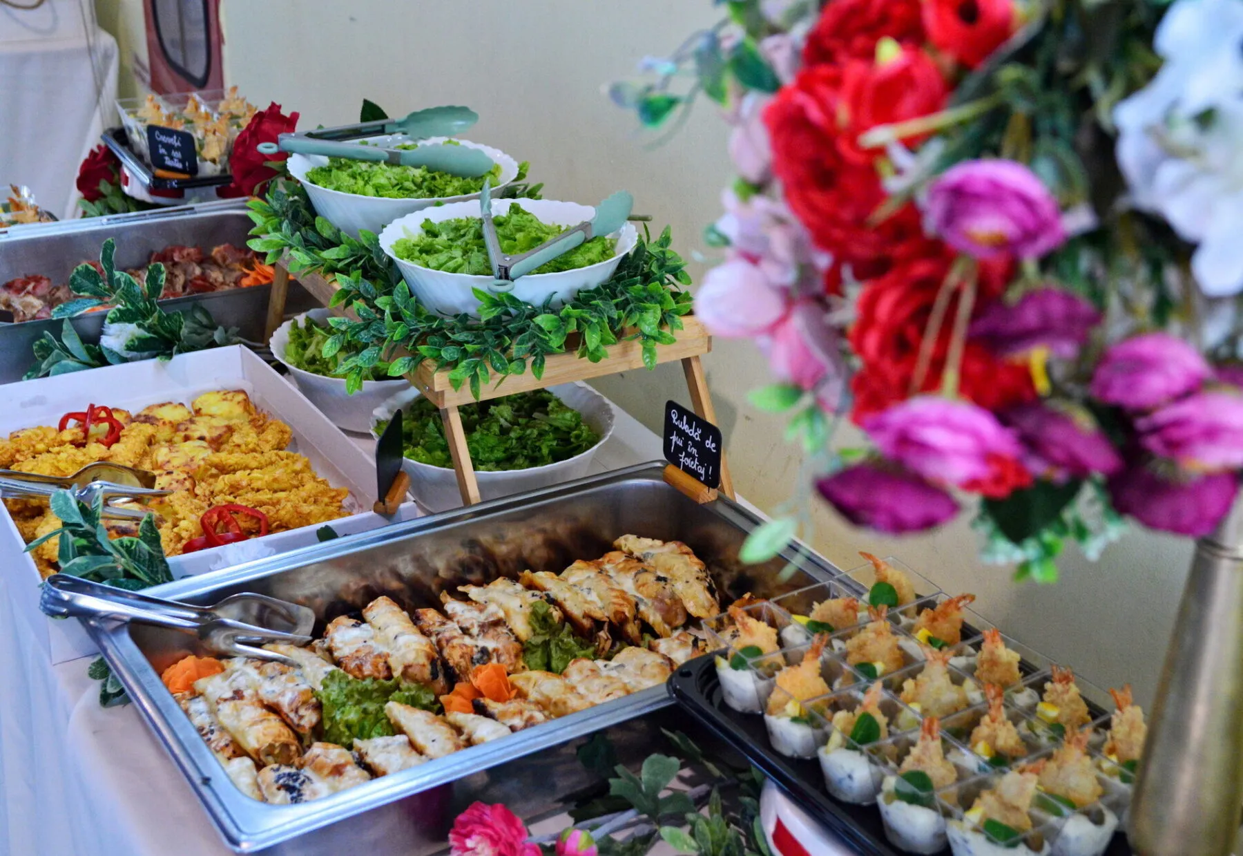 Galerie Foto 16 bufet gratare salate flori catering bacau