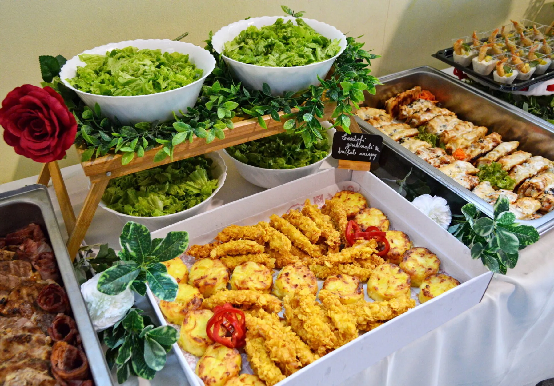 Galerie Foto 21 bufet salate pui crispy catering bacau