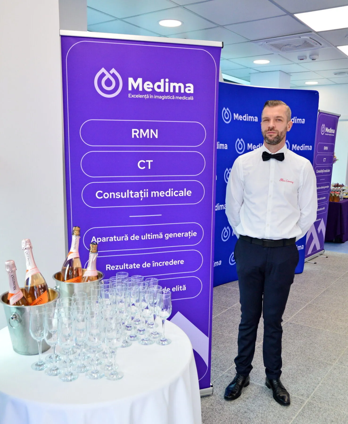 Galerie Foto 30 chelner eveniment corporate catering bacau