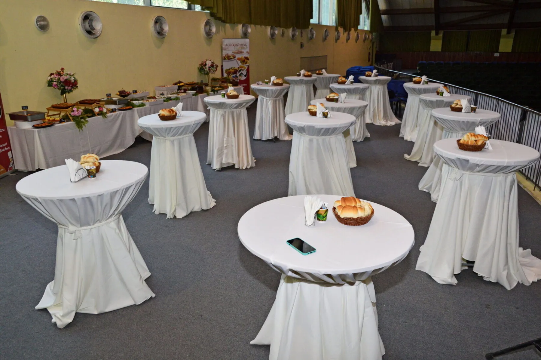 Galerie Foto 34 cocktail mese inalte catering bacau