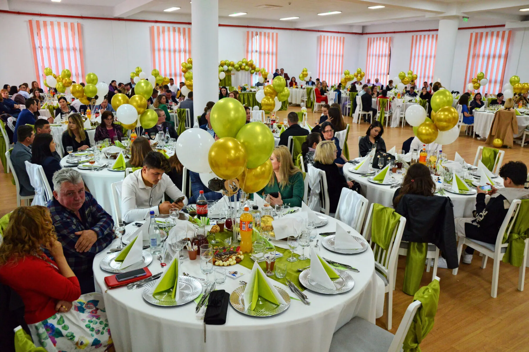 Galerie Foto 43 eveniment botez sala invitati catering bacau