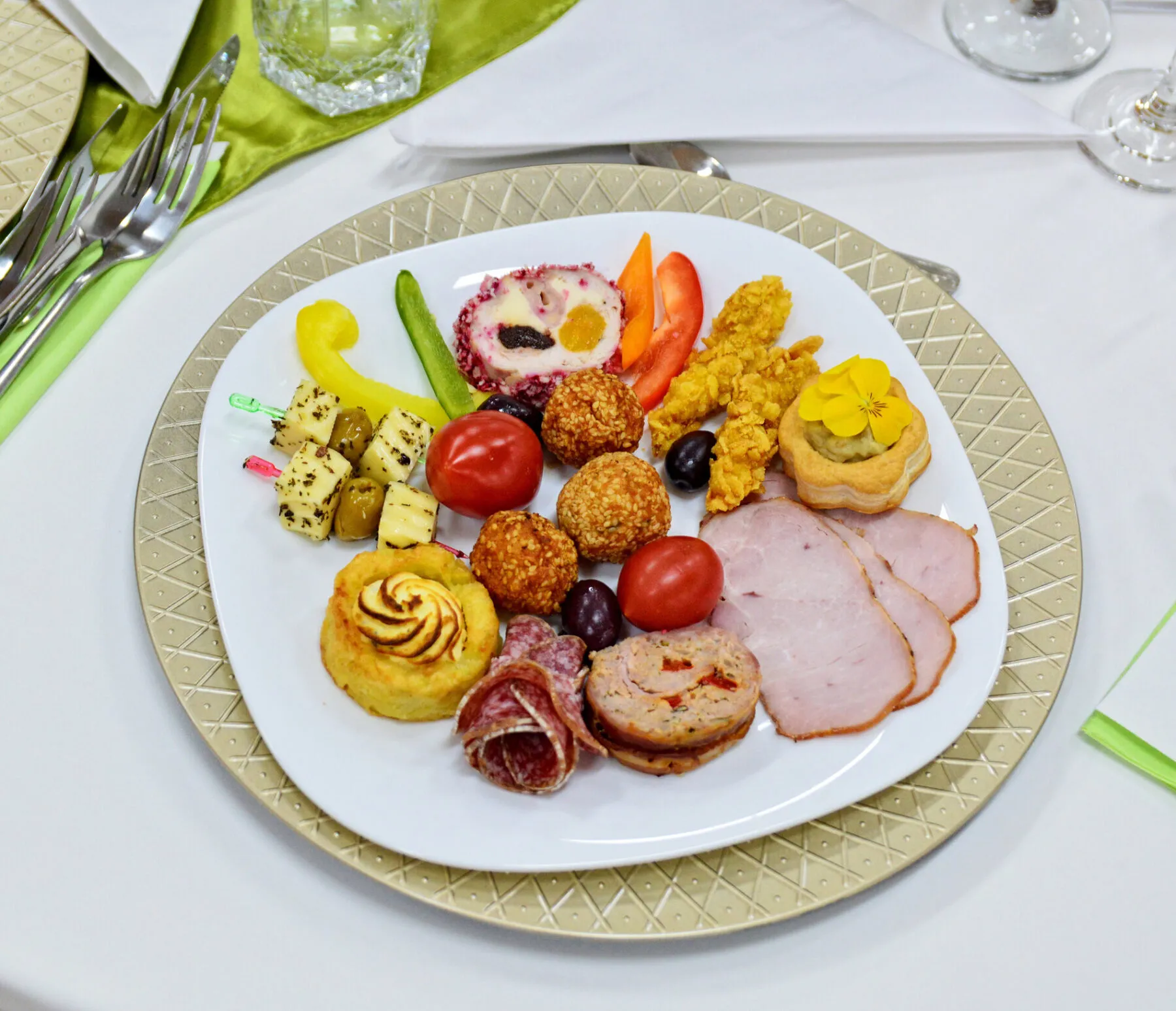 Galerie Foto 44 farfurie aperitive eveniment catering bacau