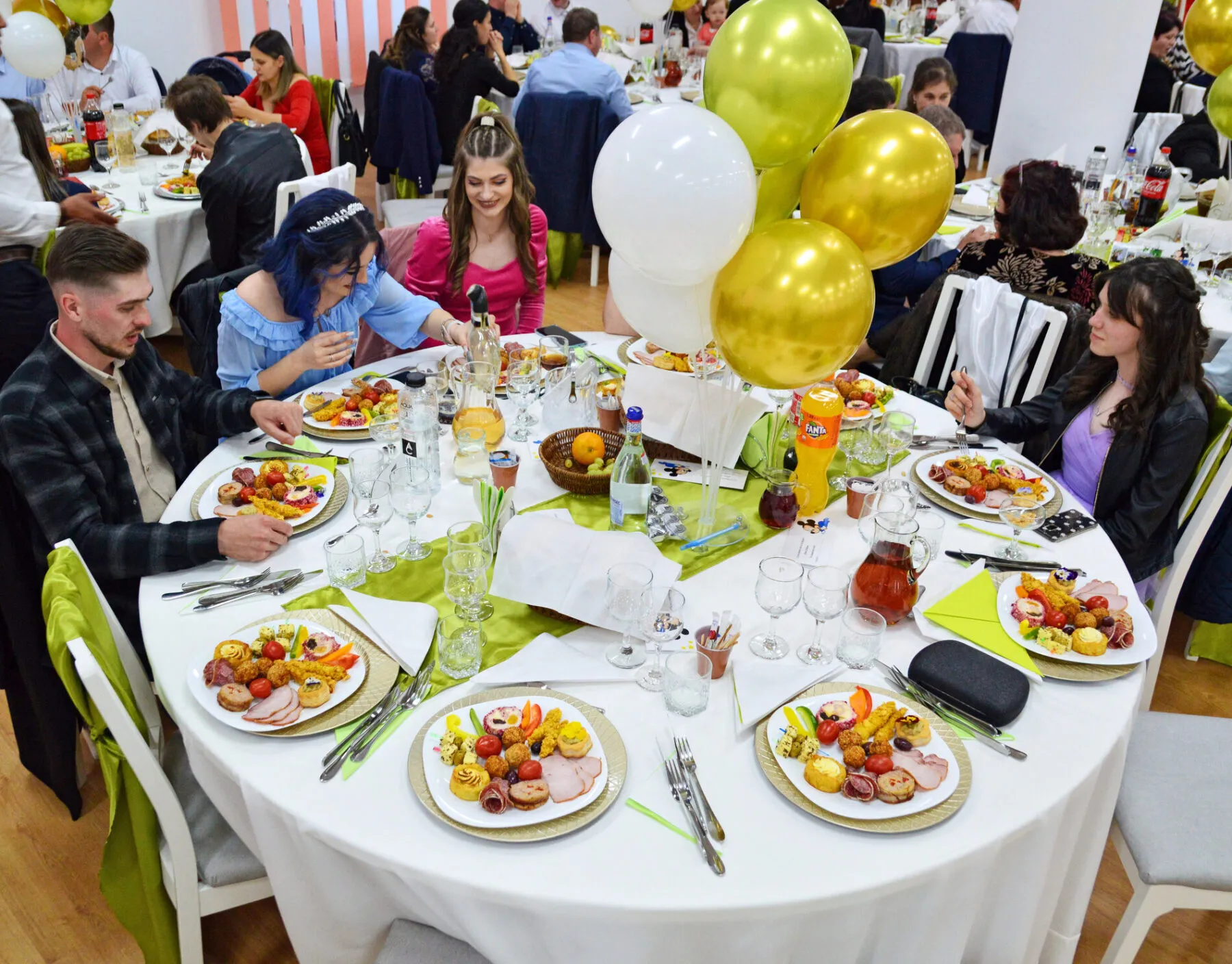 Galerie Foto 46 invitati masa botez catering bacau