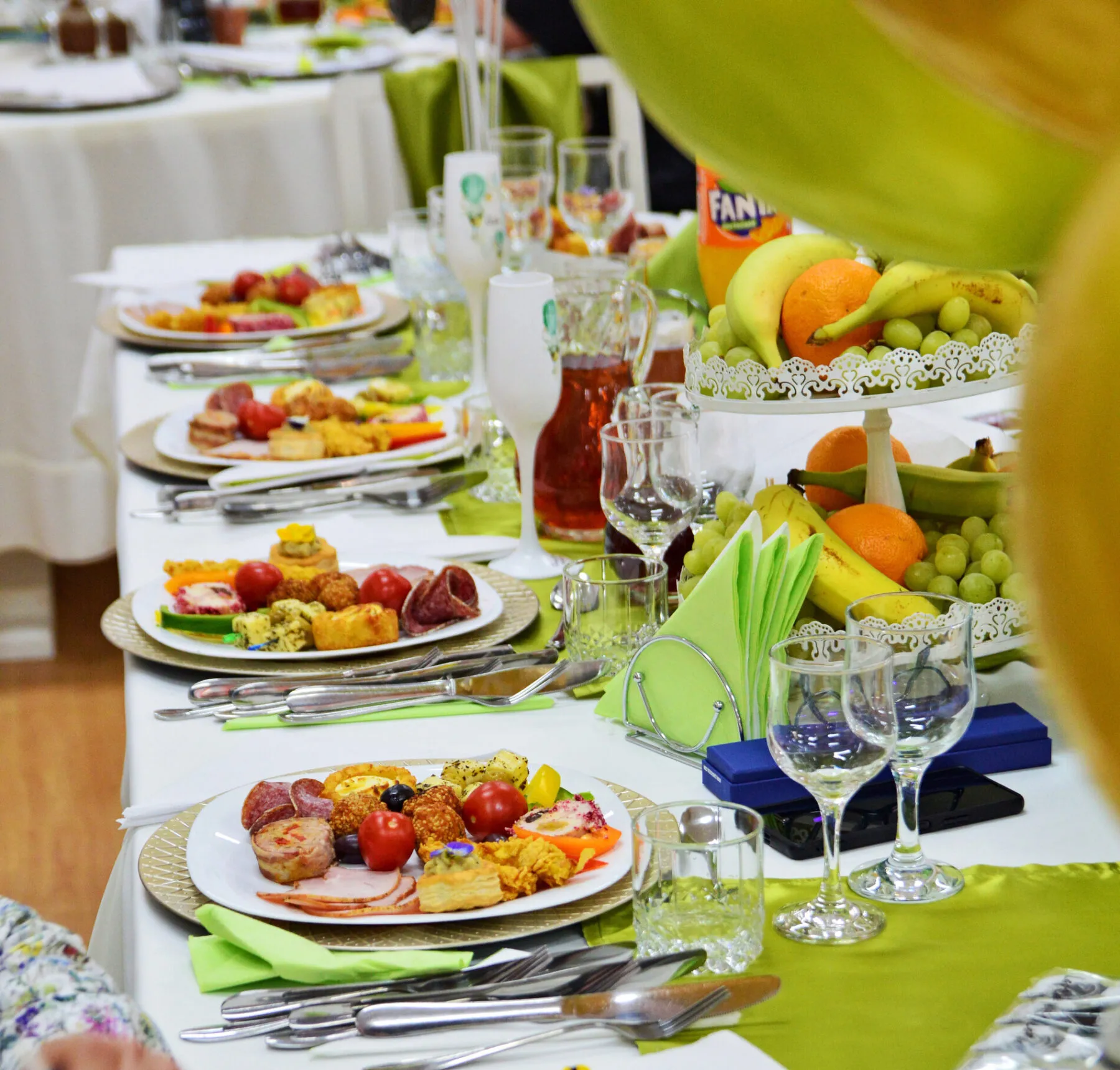 Galerie Foto 48 masa servita aperitive botez catering bacau