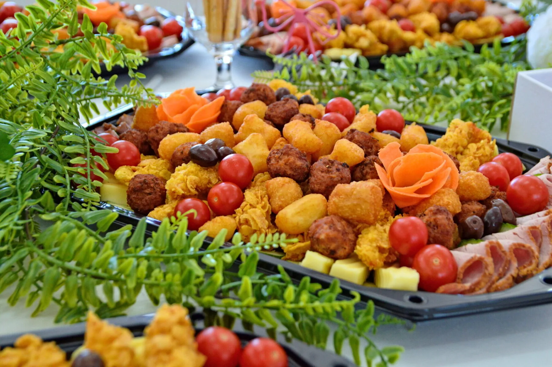 Galerie Foto 60 platou aperitive calde detaliu catering bacau