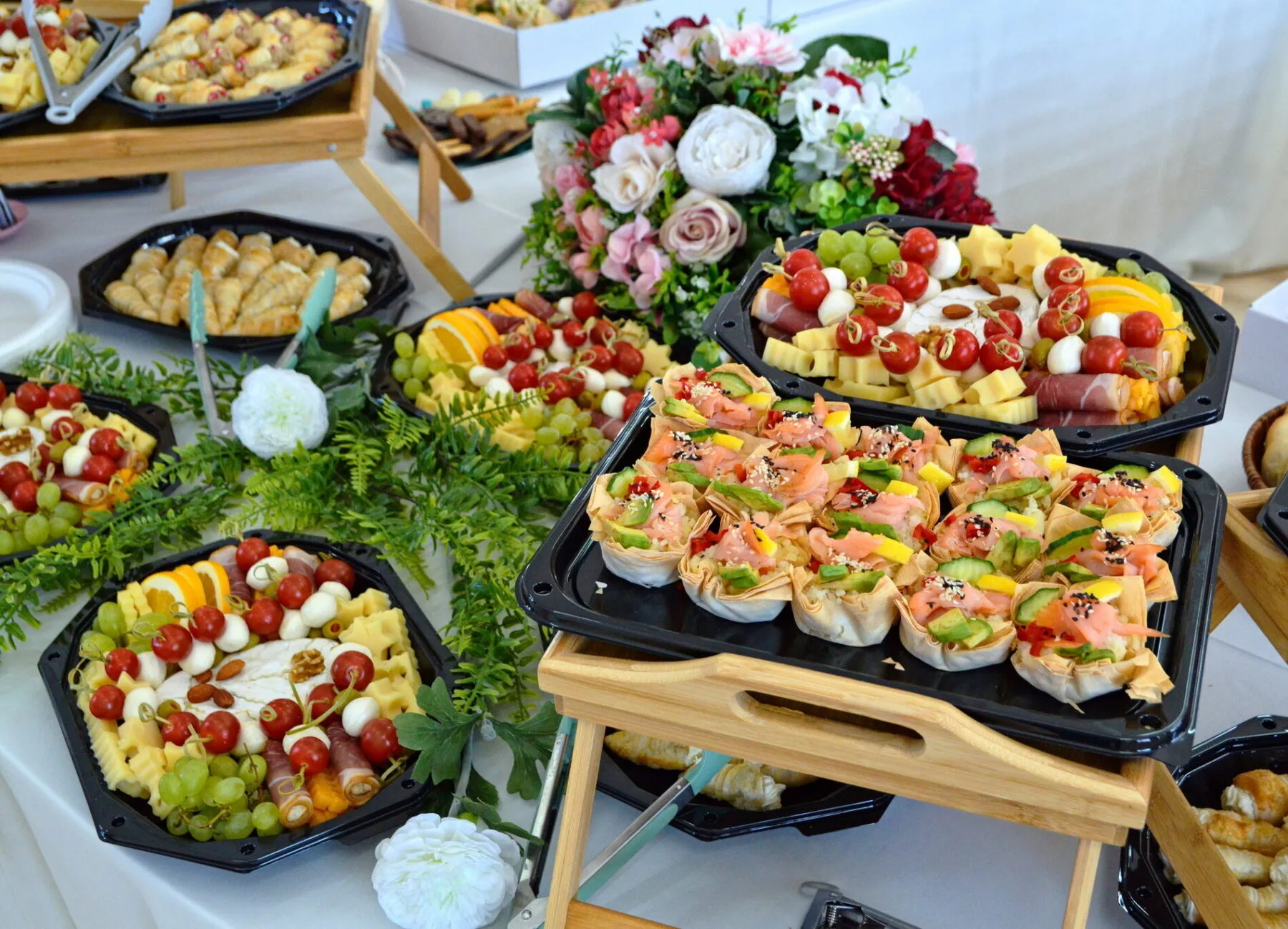 Galerie Foto 82 platouri somon aperitive catering bacau